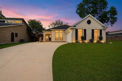 10707 Crestfield Court Houston TX 77070