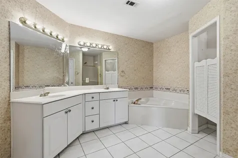 10707 Crestfield Court Houston TX 77070