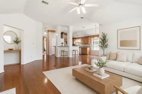 10707 Crestfield Court Houston TX 77070