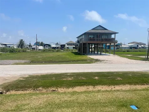 1166 N Monkhouse Drive Crystal Beach TX 77650