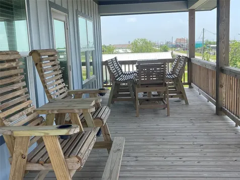 1166 N Monkhouse Drive Crystal Beach TX 77650