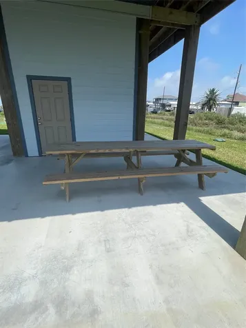 1166 N Monkhouse Drive Crystal Beach TX 77650