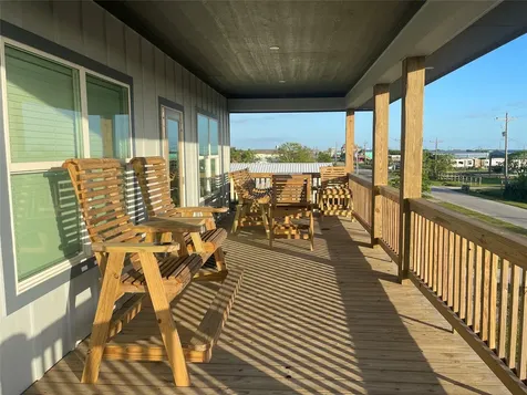 1166 N Monkhouse Drive Crystal Beach TX 77650