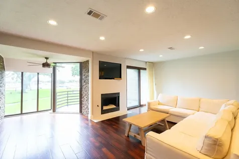 1933 Enterprise Avenue League City TX 77573