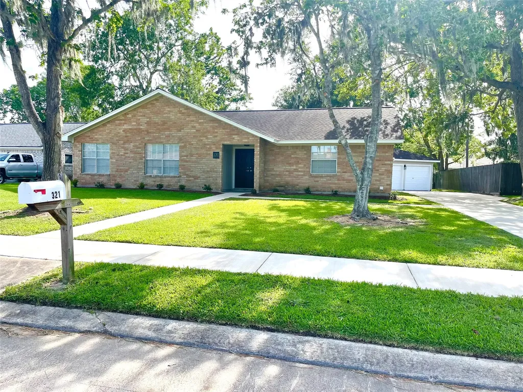 321 Petunia Street Lake Jackson TX 77566