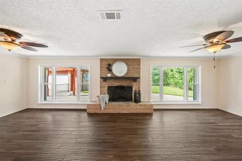 7714 Pecanwood Street Hitchcock TX 77563