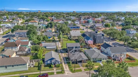 2919 Avenue K 2 Galveston TX 77550