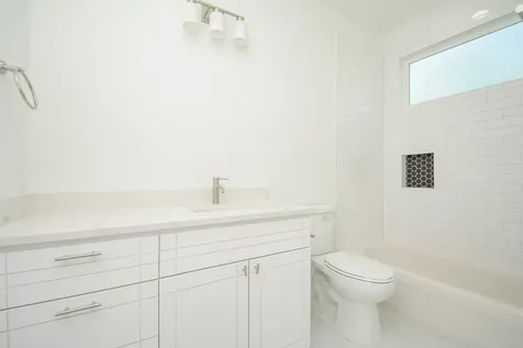 426 Sikes Street A Houston TX 77018