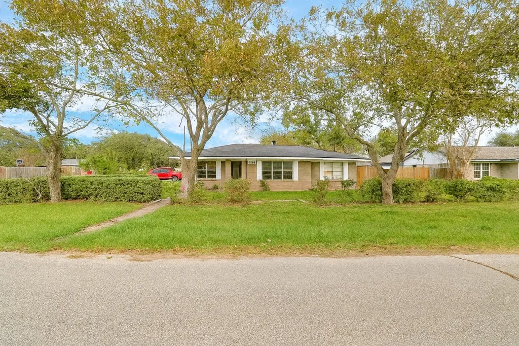 1424 N Avenue F Freeport TX 77541