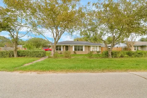 1424 N Avenue F Freeport TX 77541