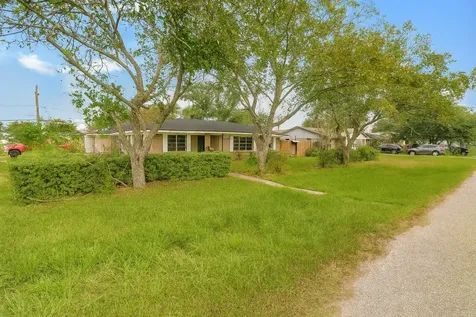 1424 N Avenue F Freeport TX 77541