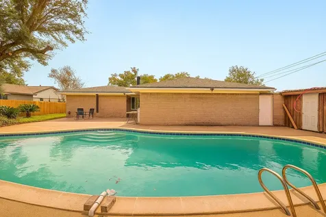 1424 N Avenue F Freeport TX 77541