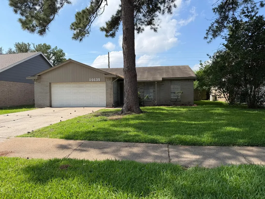10135 Fernstone Lane Houston TX 77070