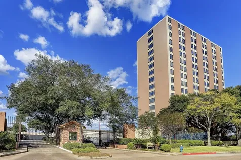 7520 Hornwoood 1204 Houston TX 77036