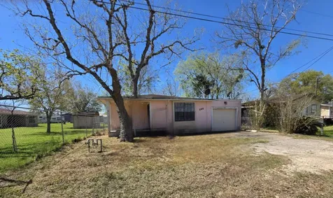235 2nd Street Van Vleck TX 77482