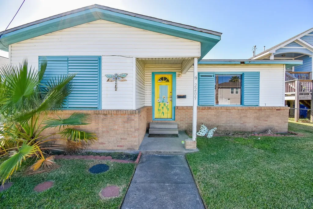 2209 Saladia Street Galveston TX 77551