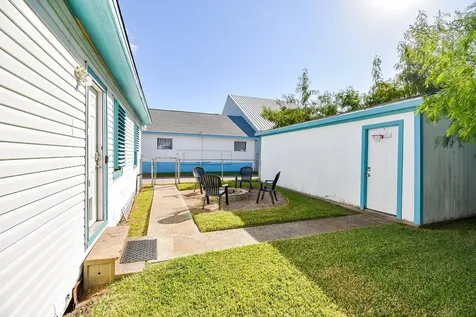 2209 Saladia Street Galveston TX 77551