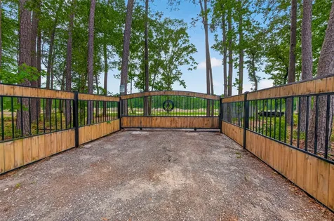 795 County Road 332 Cleveland TX 77328