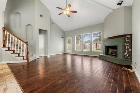 702 Clayton Street Tomball TX 77375