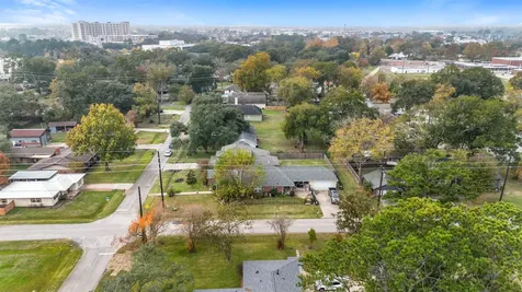 702 Clayton Street Tomball TX 77375