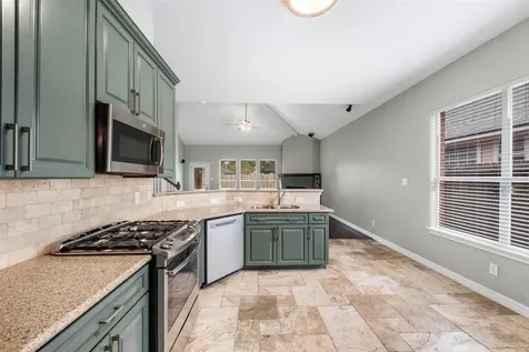 702 Clayton Street Tomball TX 77375