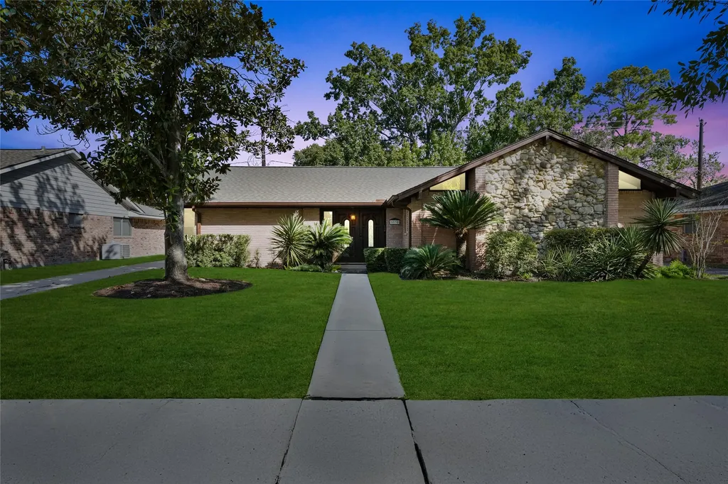 5830 Yarwell Drive Houston TX 77096