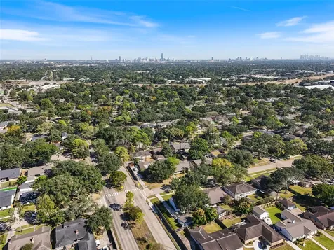 5830 Yarwell Drive Houston TX 77096