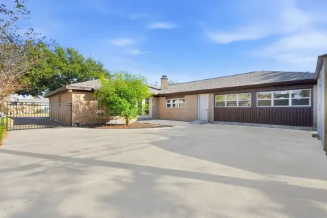 7738 Beaudelaire Circle Galveston TX 77551