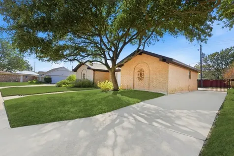7738 Beaudelaire Circle Galveston TX 77551