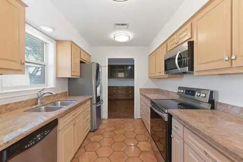 7738 Beaudelaire Circle Galveston TX 77551