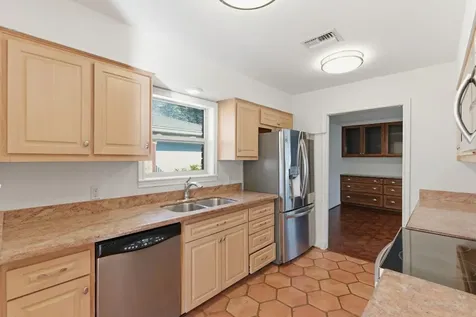7738 Beaudelaire Circle Galveston TX 77551