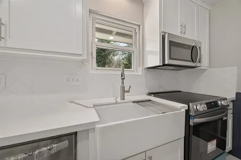 9623 Meadowglen Lane Houston TX 77063