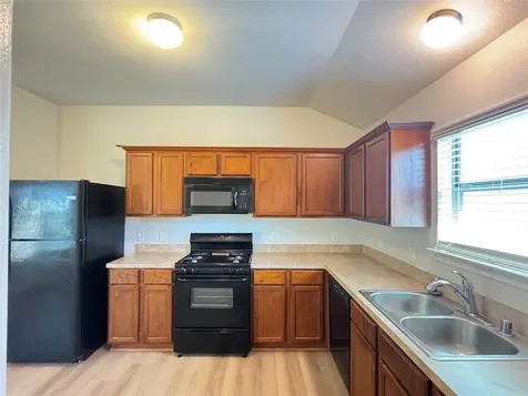 7906 Emerald Oak Drive Texas City TX 77591