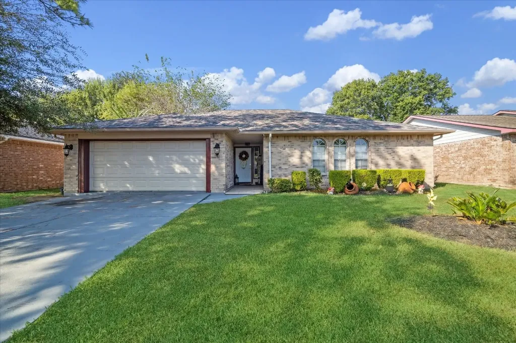 5923 Pine Needle Lane Pasadena TX 77505