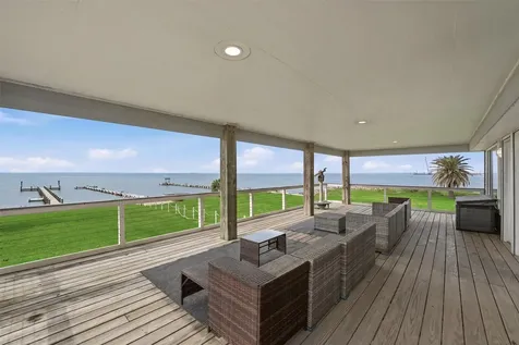 7712 Channelview Drive Galveston TX 77554