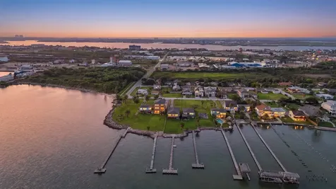 7712 Channelview Drive Galveston TX 77554