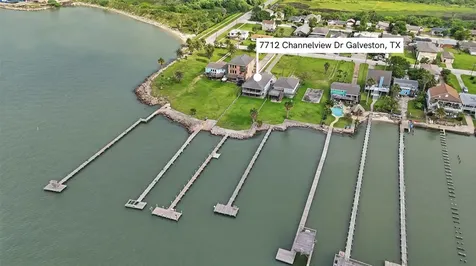 7712 Channelview Drive Galveston TX 77554