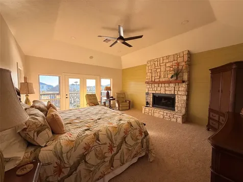 203 Kahmeha Drive Tiki Island TX 77554