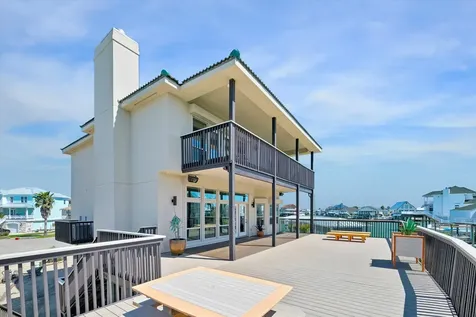203 Kahmeha Drive Tiki Island TX 77554