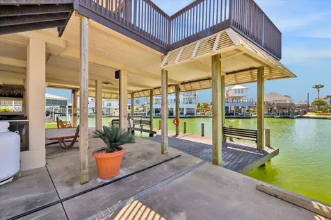 203 Kahmeha Drive Tiki Island TX 77554