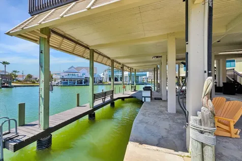 203 Kahmeha Drive Tiki Island TX 77554