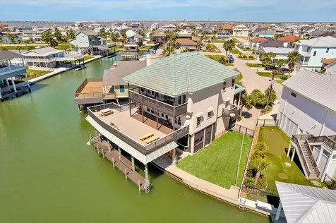 203 Kahmeha Drive Tiki Island TX 77554