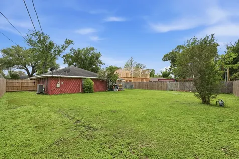 10922 Ivyridge Road Houston TX 77043