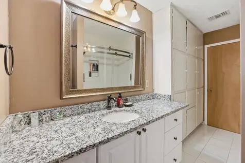10922 Ivyridge Road Houston TX 77043
