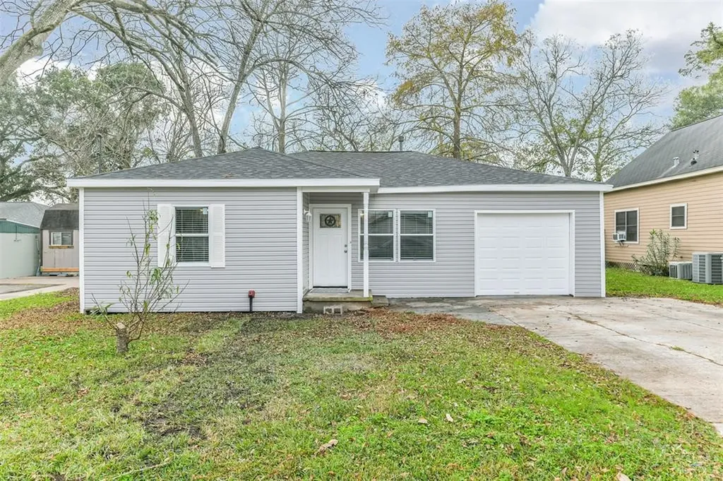 1309 W Lang Street Alvin TX 77511