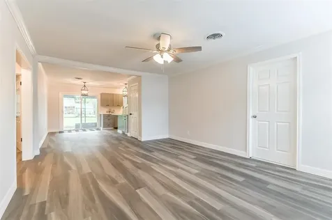 1309 W Lang Street Alvin TX 77511