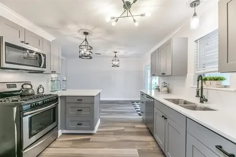 1309 W Lang Street Alvin TX 77511