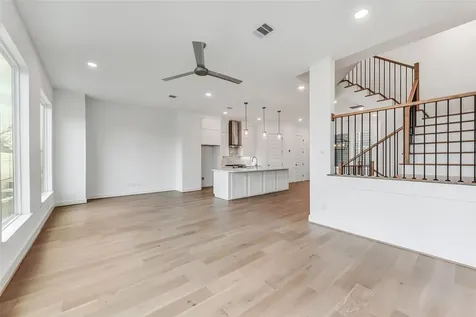 806 Fisher Street G Houston TX 77018