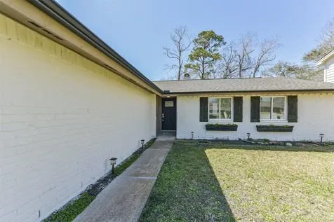 16510 Blackhawk Boulevard Friendswood TX 77546