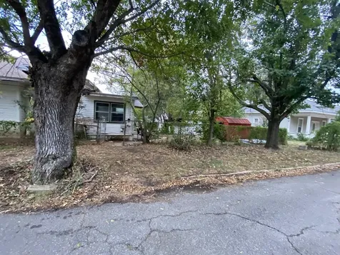 1230 W Woodard Street Denison TX 75020